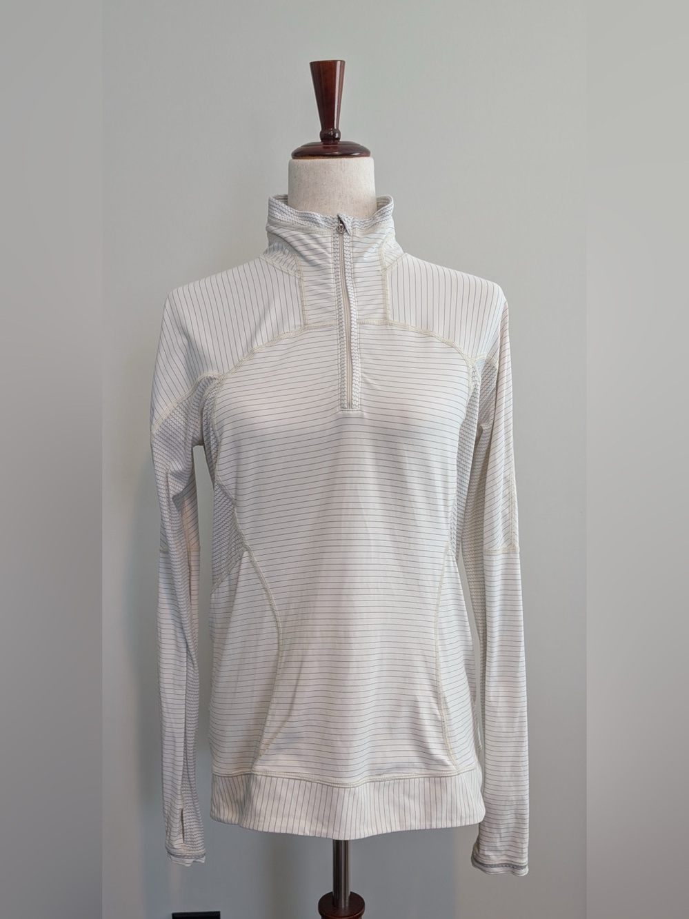 Lululemon Women’s Striped Reflective Quarter Zip Running Pullover Size 10 Cream